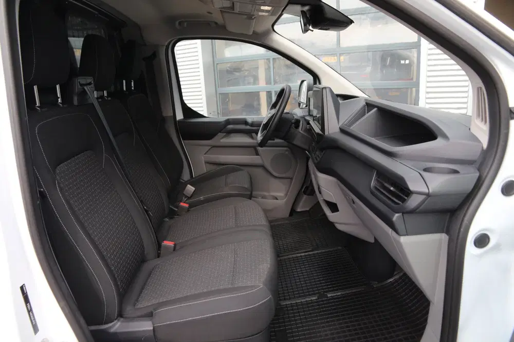 Ford Transit Custom 2.0 TDCI 136 uit 2024, foto 9