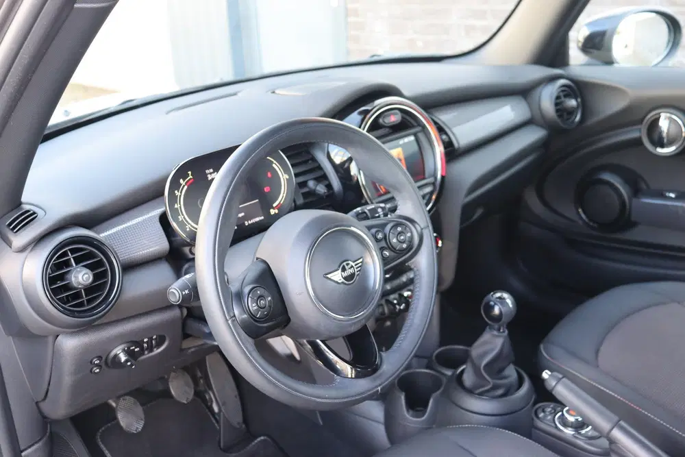 Mini Hatchback Cooper uit 2020, foto 12