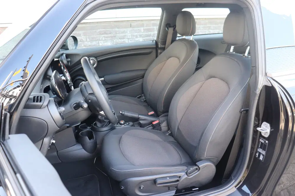 Mini Hatchback Cooper uit 2020, foto 4