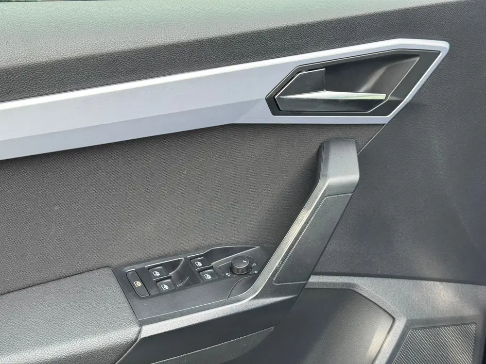 SEAT Arona 1.0 EcoTSI FR Business Connect uit 2024, foto 7