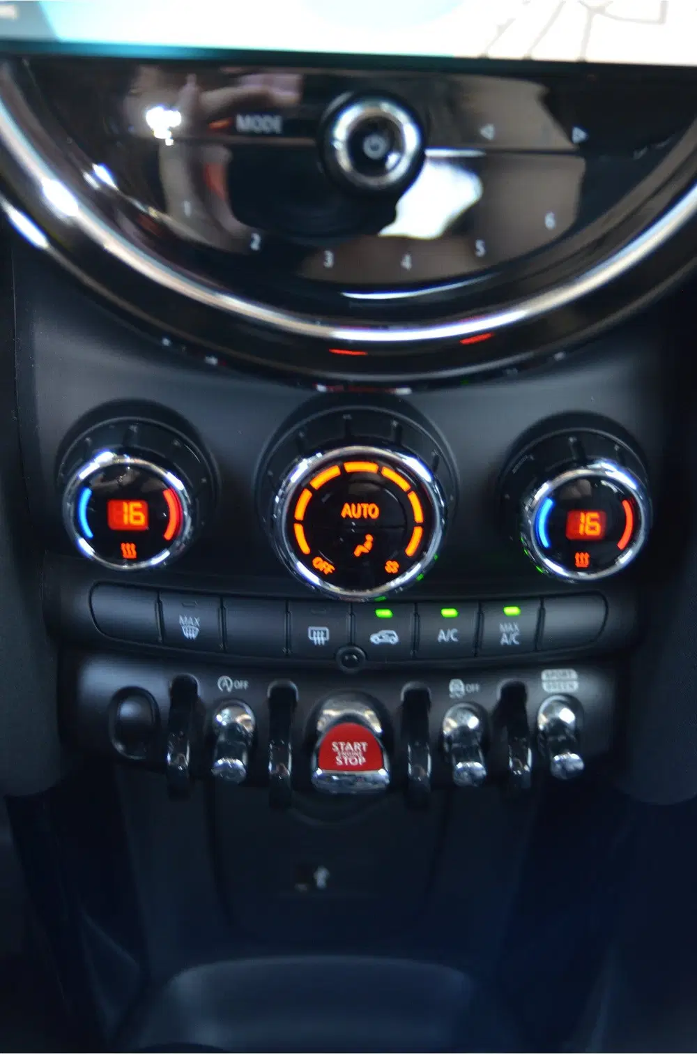 Mini Hatchback Cooper Classic uit 2021, foto 12