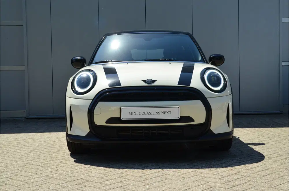 Mini Hatchback Cooper Classic uit 2021, foto 2