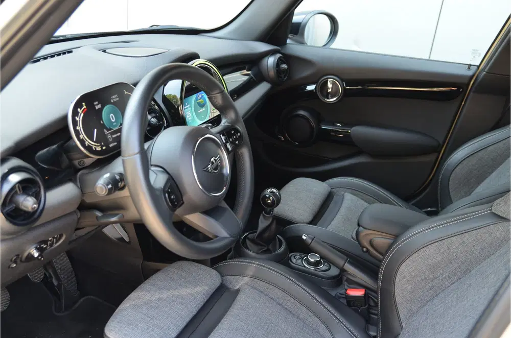Mini Hatchback Cooper Classic uit 2021, foto 7