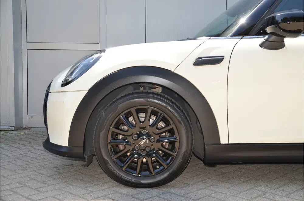 Mini Hatchback Cooper Classic uit 2021, foto 9