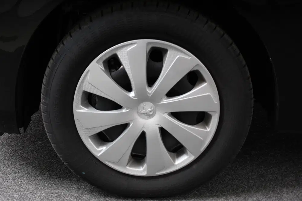 Peugeot 108 1.0 e-VTi Active Airco Bluetooth Led DAB 5 uit 2021, foto 2