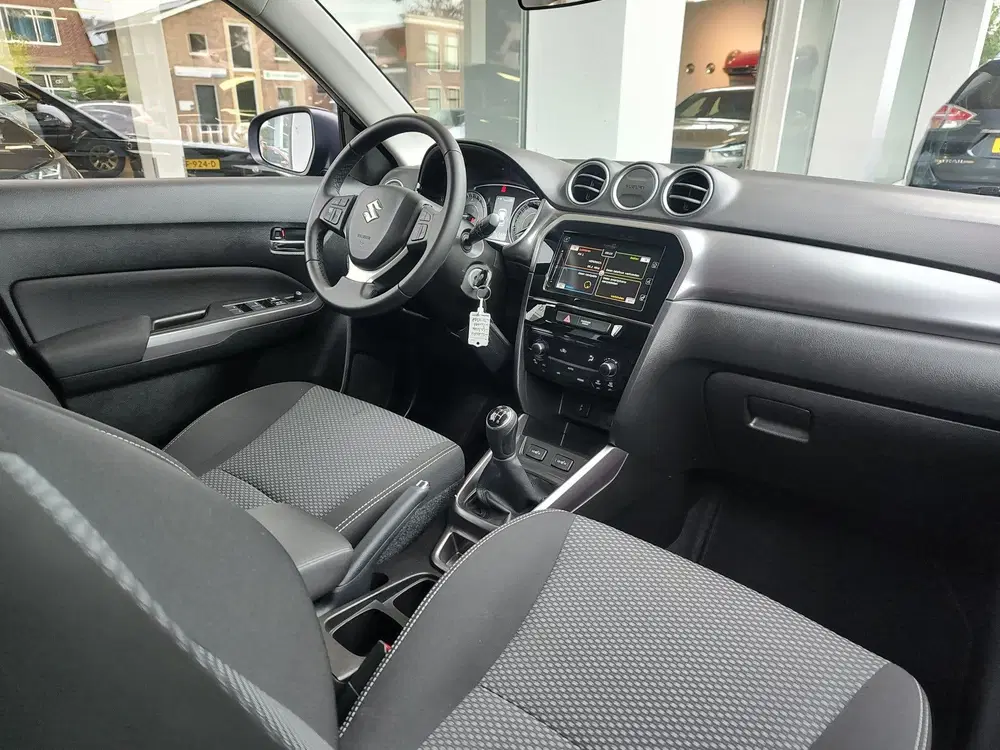 Suzuki Vitara 1.0 BOOSTERJET SELECT Navi uit 2020, foto 9