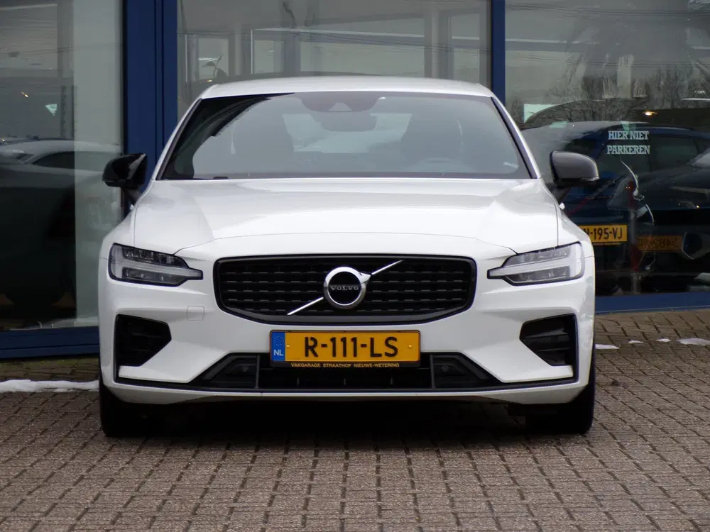 Volvo S60 2.0 B3 R-Design uit 2022, foto 2