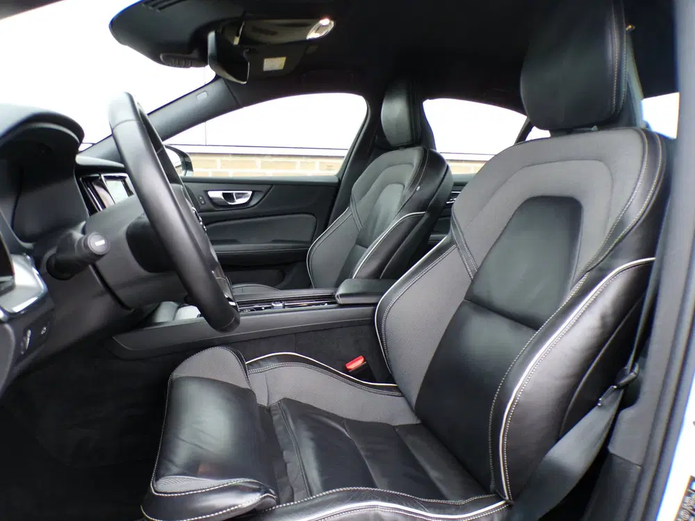 Volvo S60 2.0 B3 R-Design uit 2022, foto 5