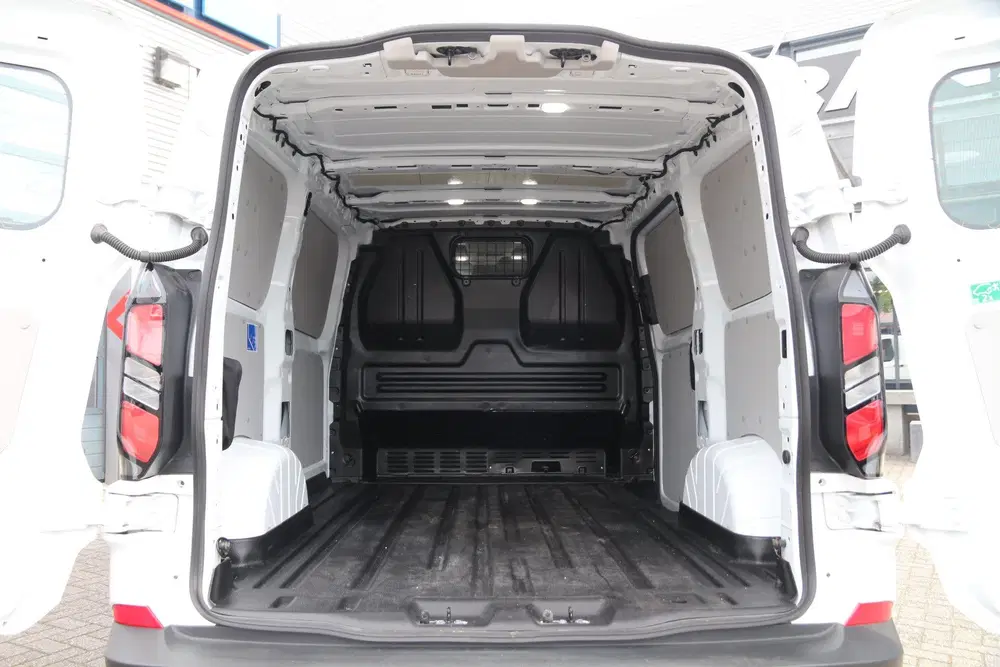 Ford Transit Custom 2.0 TDCI 136 uit 2024, foto 3
