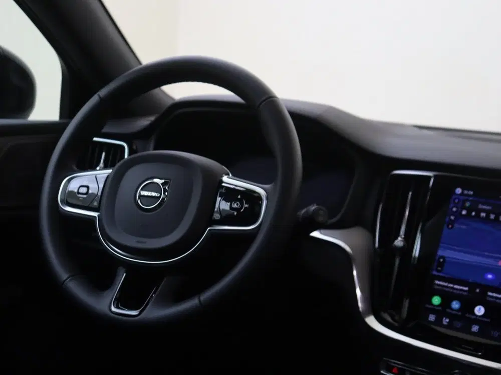 Volvo V60 T8 AWD Plus Dark uit 2026, foto 11