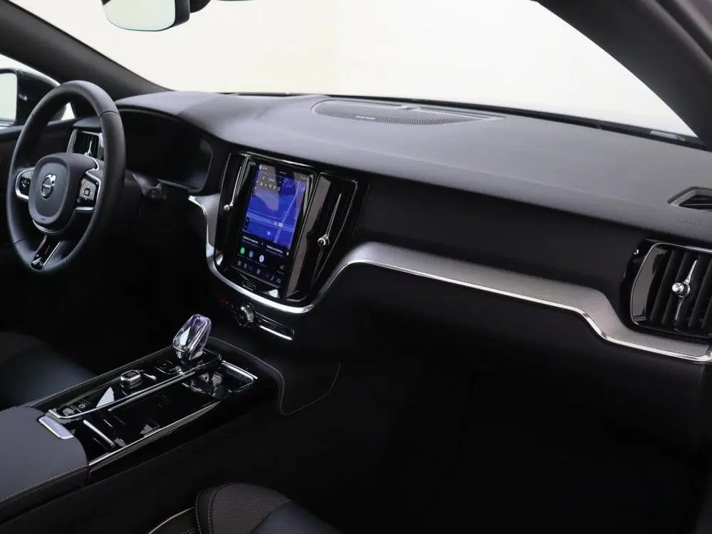 Volvo V60 T8 AWD Plus Dark uit 2026, foto 12
