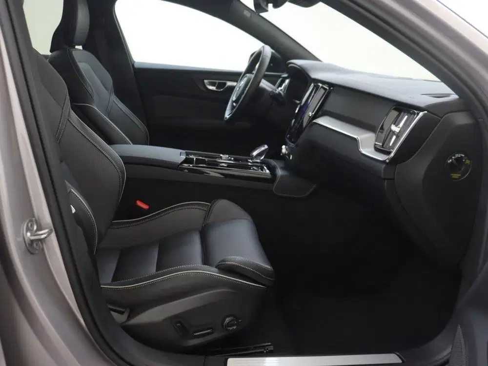 Volvo V60 T8 AWD Plus Dark uit 2026, foto 13