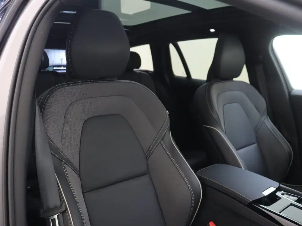 Volvo V60 T8 AWD Plus Dark uit 2026, foto 14