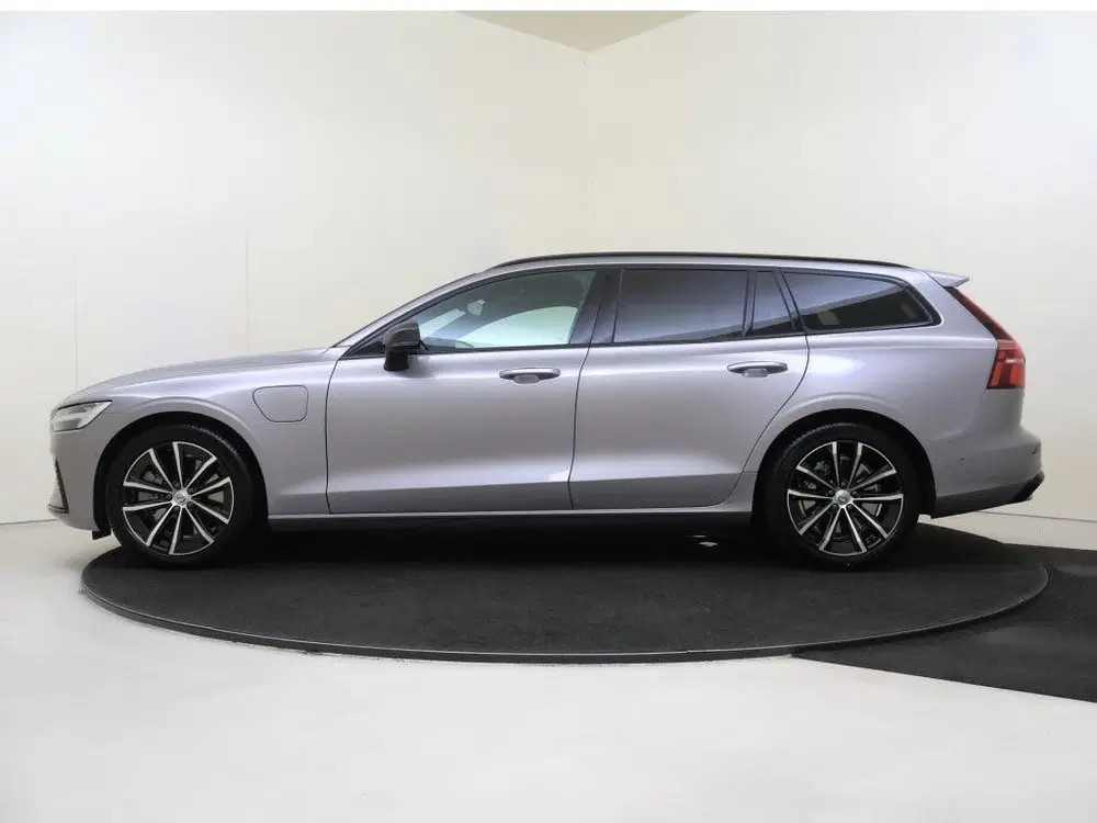 Volvo V60 T8 AWD Plus Dark uit 2026, foto 2