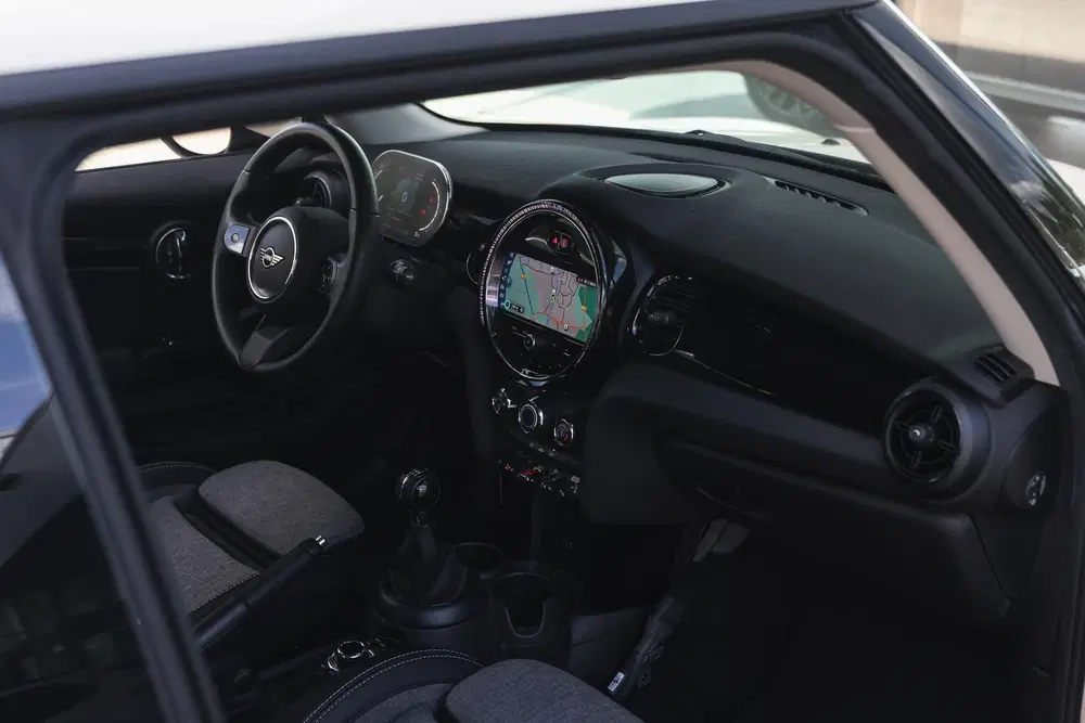 Mini Hatchback One Classic uit 2022, foto 10