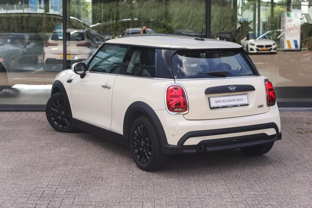 Mini Hatchback One Classic uit 2022, foto 2