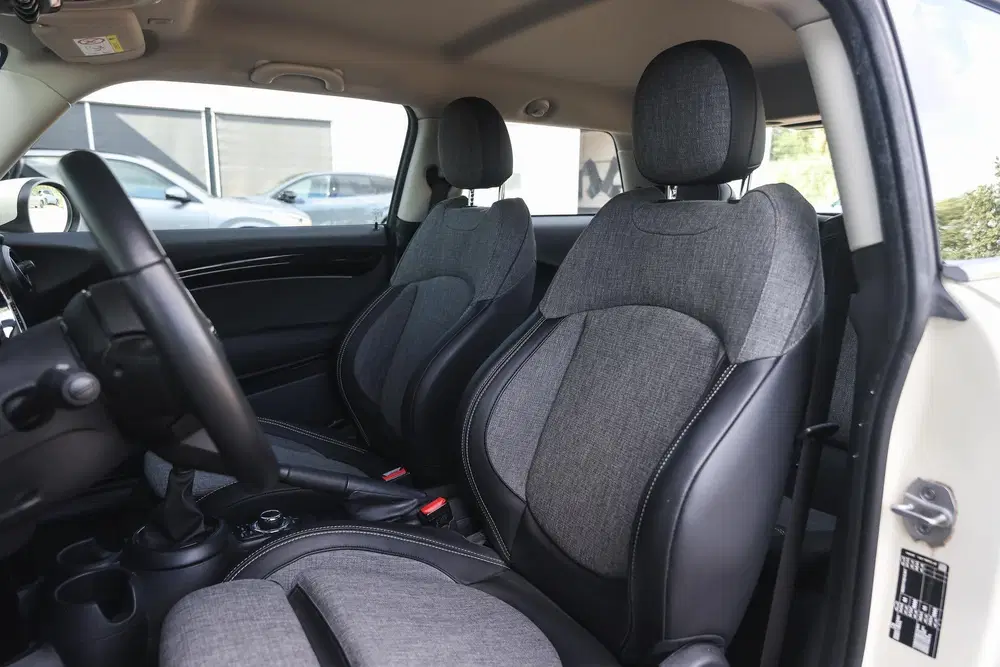 Mini Hatchback One Classic uit 2022, foto 9