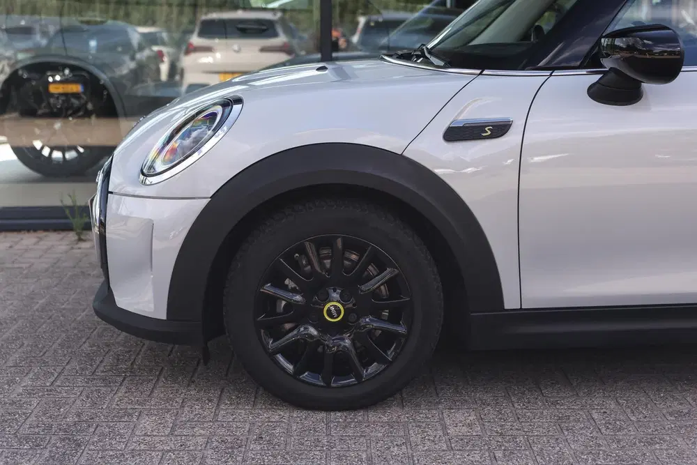 Mini Electric Classic uit 2022, foto 4