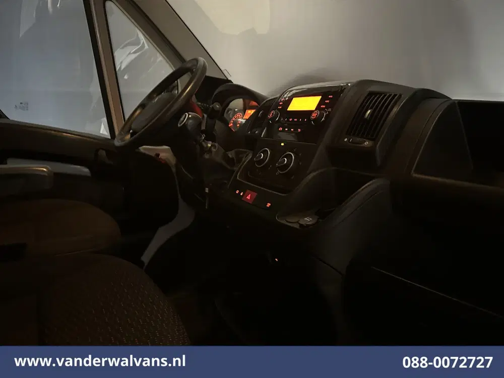 Peugeot Boxer 2.2 BlueHDi 141pk Bakwagen 428cm Lang Laad uit 2022, foto 12