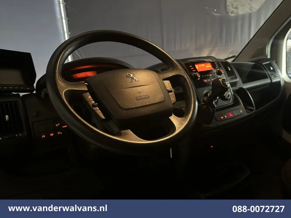 Peugeot Boxer 2.2 BlueHDi 141pk Bakwagen 428cm Lang Laad uit 2022, foto 13