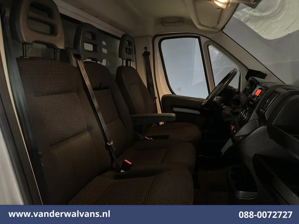 Peugeot Boxer 2.2 BlueHDi 141pk Bakwagen 428cm Lang Laad uit 2022, foto 5