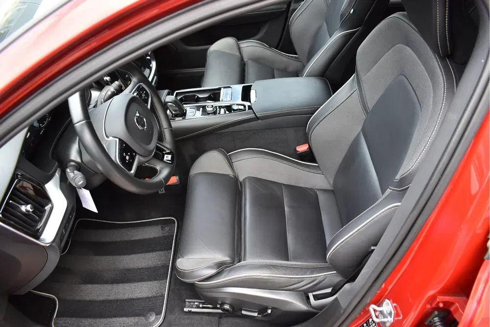 Volvo S60 2.0 T6 AWD Twin Engine R-Design Navi Leder uit 2020, foto 4