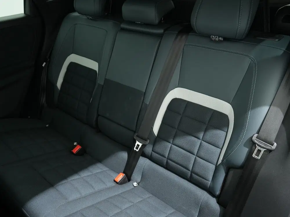 Citroën C5 Aircross 1.2 HYBRID 145PK PLUS E-DCS6 uit 2026, foto 5