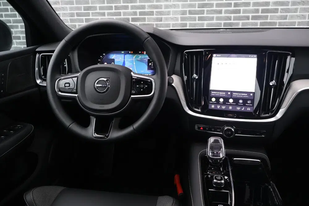 Volvo V60 2.0 T8 Plug-in Hybrid AWD Plus Dark uit 2026, foto 10