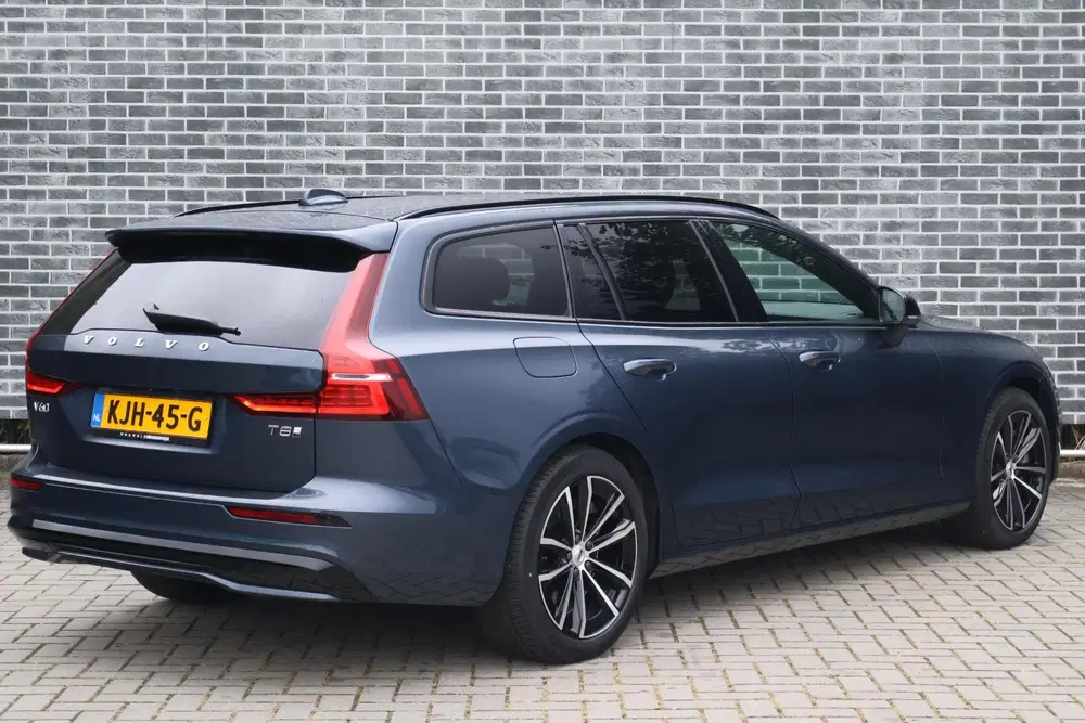 Volvo V60 2.0 T8 Plug-in Hybrid AWD Plus Dark uit 2026, foto 4