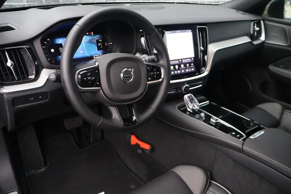 Volvo V60 2.0 T8 Plug-in Hybrid AWD Plus Dark uit 2026, foto 7