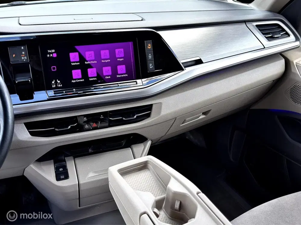 Volkswagen Multivan 2.0 Benzine uit 2022, foto 14