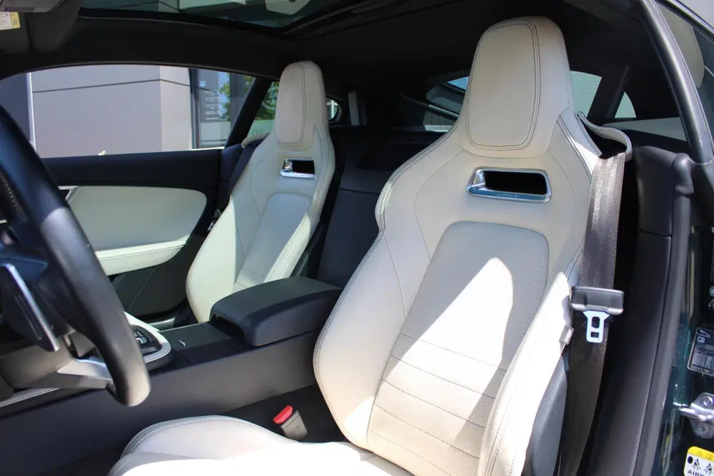 Jaguar F-Type P300 R-Dynamic uit 2019, foto 5