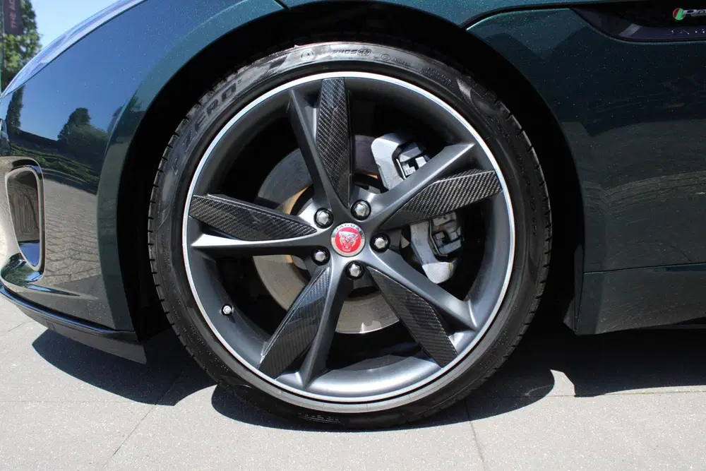 Jaguar F-Type P300 R-Dynamic uit 2019, foto 6