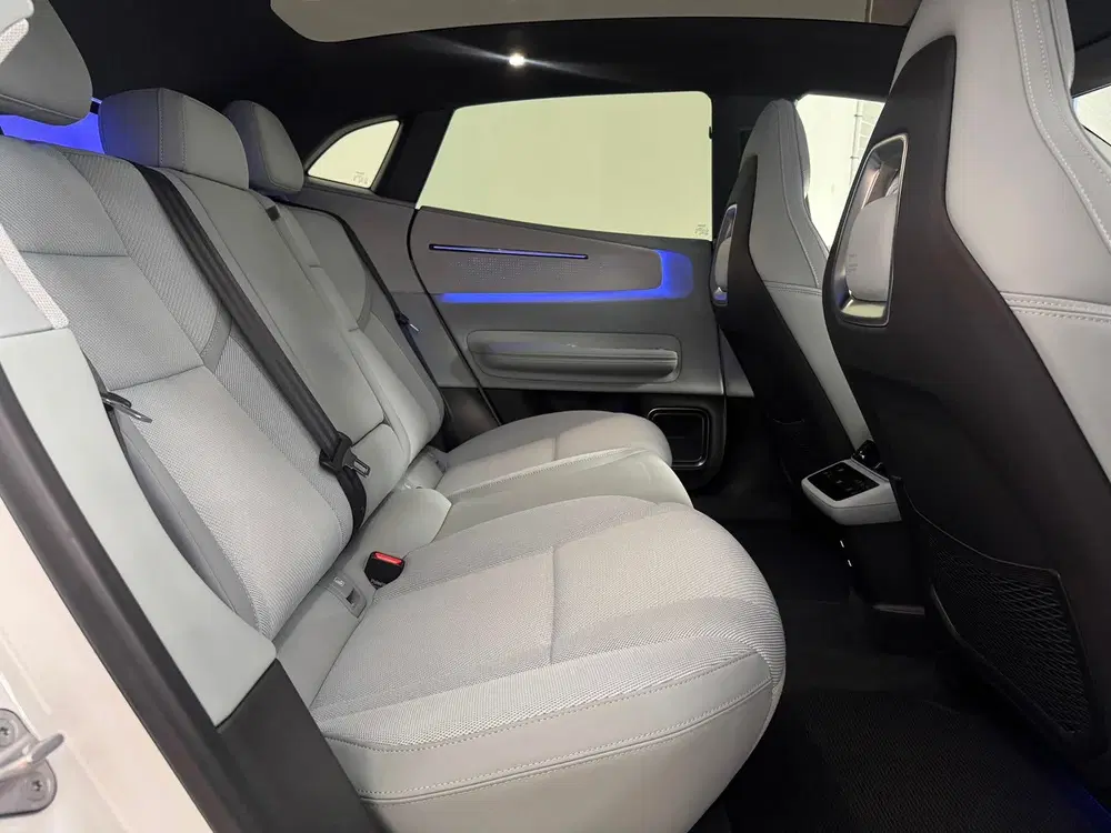 Polestar 4 Long Range Single motor 100 kWh uit 2024, foto 12
