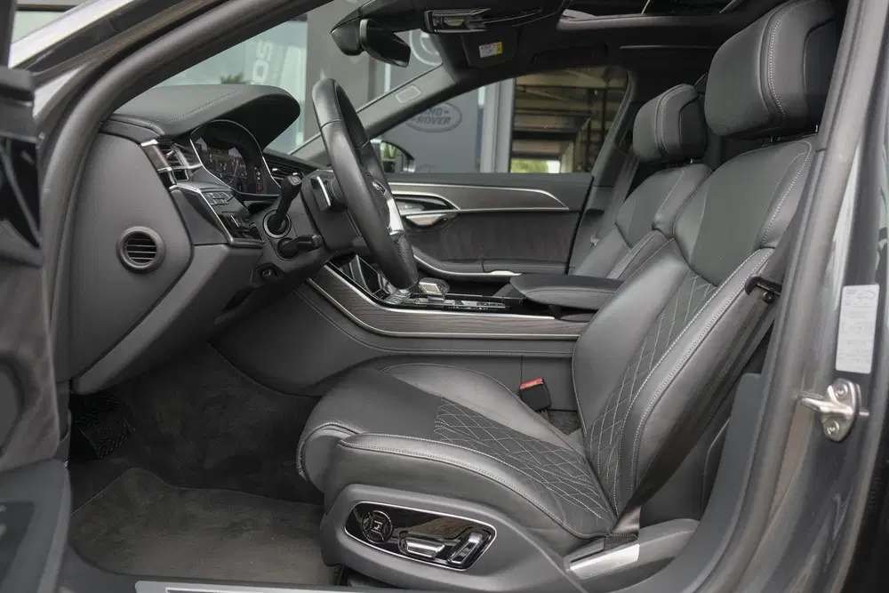 Audi A8 60 TFSIe 462pk S-Line Quattro Panoramdak * uit 2024, foto 10