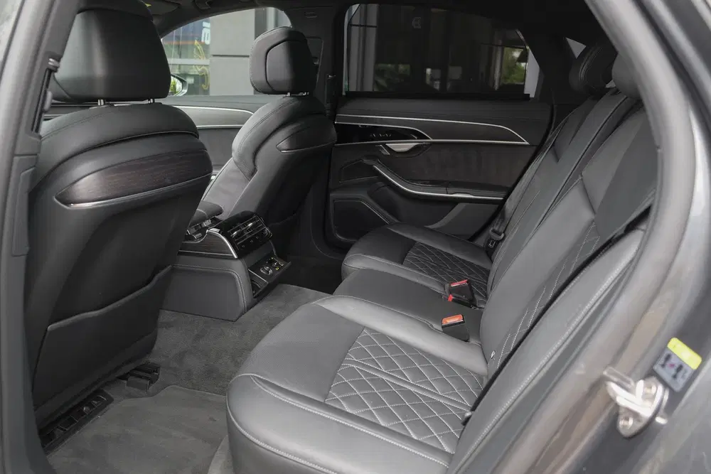 Audi A8 60 TFSIe 462pk S-Line Quattro Panoramdak * uit 2024, foto 12