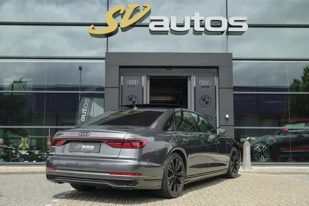 Audi A8 60 TFSIe 462pk S-Line Quattro Panoramdak * uit 2024, foto 2