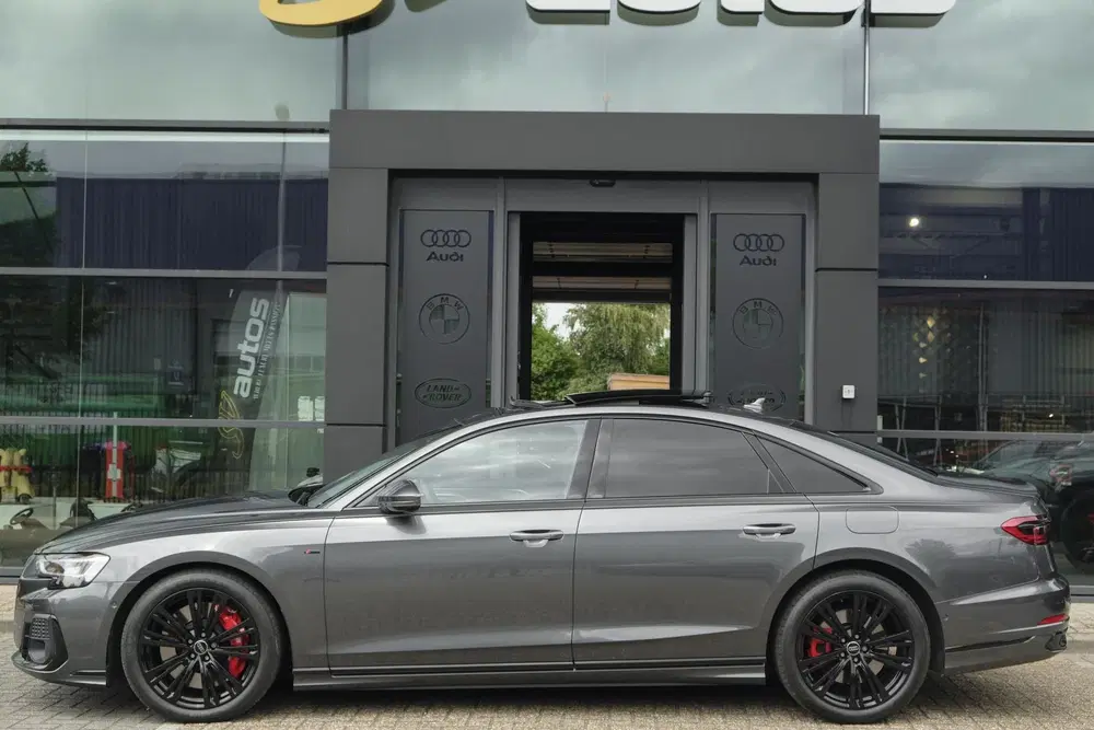 Audi A8 60 TFSIe 462pk S-Line Quattro Panoramdak * uit 2024, foto 5