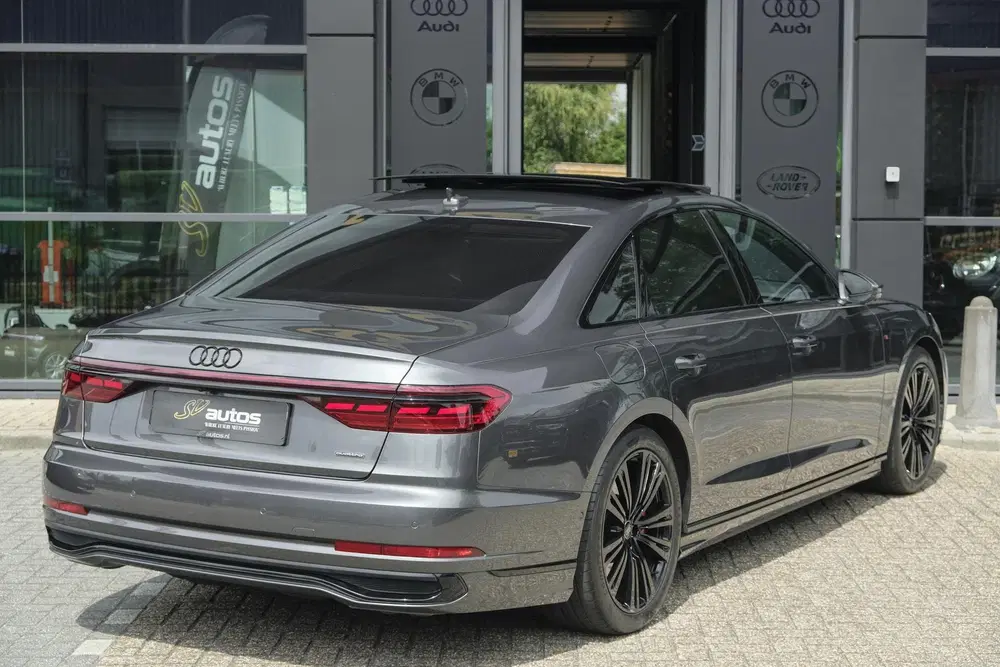 Audi A8 60 TFSIe 462pk S-Line Quattro Panoramdak * uit 2024, foto 7
