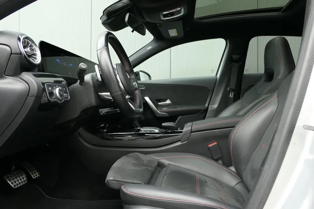 Mercedes-Benz A-Klasse AMG 35 4MATIC Premium Panorama Alcant uit 2020, foto 3