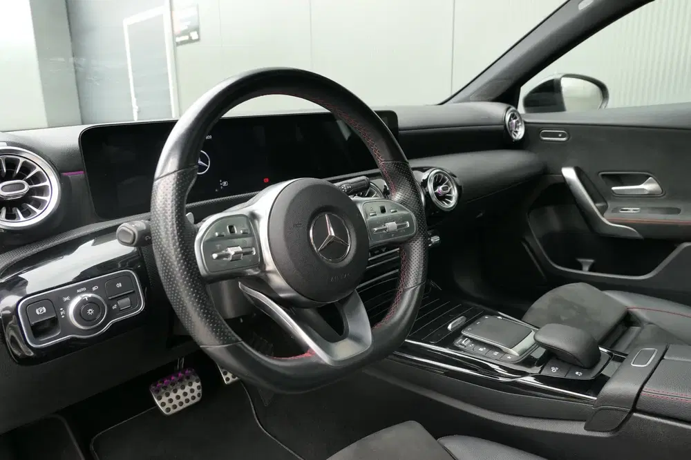 Mercedes-Benz A-Klasse AMG 35 4MATIC Premium Panorama Alcant uit 2020, foto 4