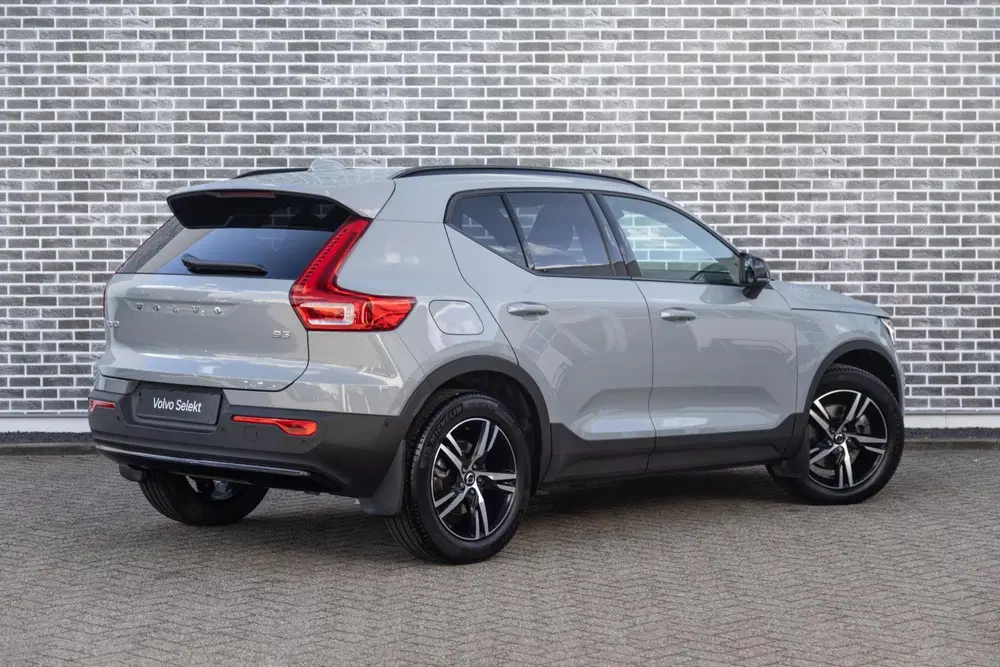 Volvo XC40 2.0 B3 Plus Dark uit 2025, foto 3