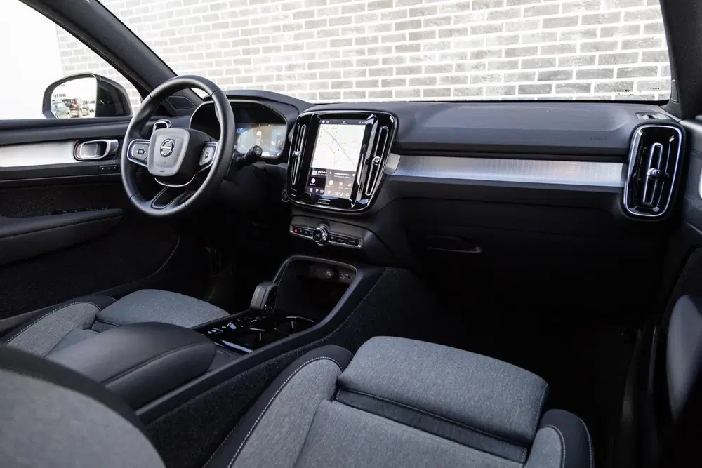 Volvo XC40 2.0 B3 Plus Dark uit 2025, foto 7