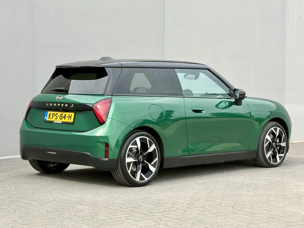 Mini Cooper SE Cooper SE Favoured M 54.2 kWh uit 2024, foto 3