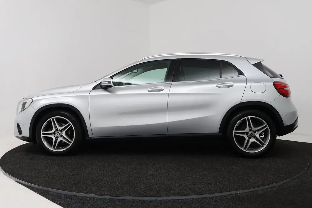 Mercedes-Benz GLA GLA 180 Sport Edition (STOELVERWARMING uit 2019, foto 2