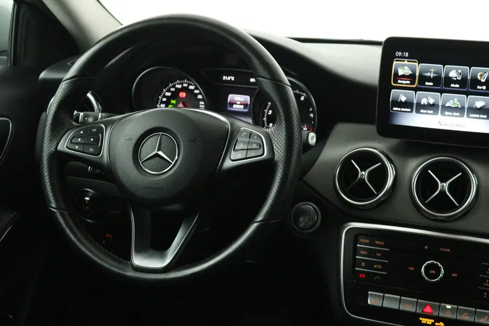 Mercedes-Benz GLA GLA 180 Sport Edition (STOELVERWARMING uit 2019, foto 4