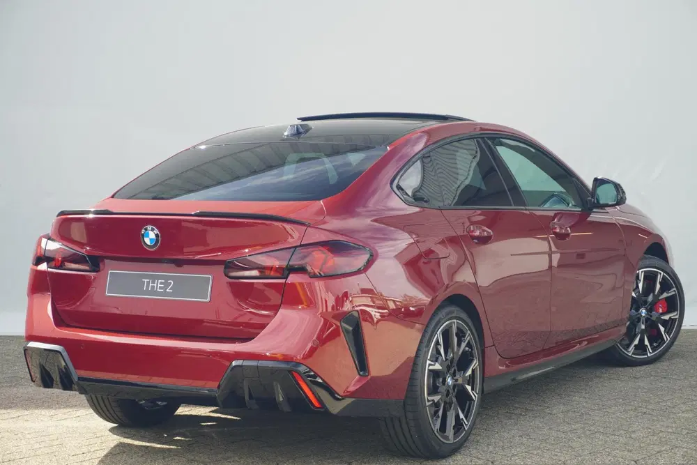 BMW 2-serie Coupé 220 High Executive uit 2026, foto 2