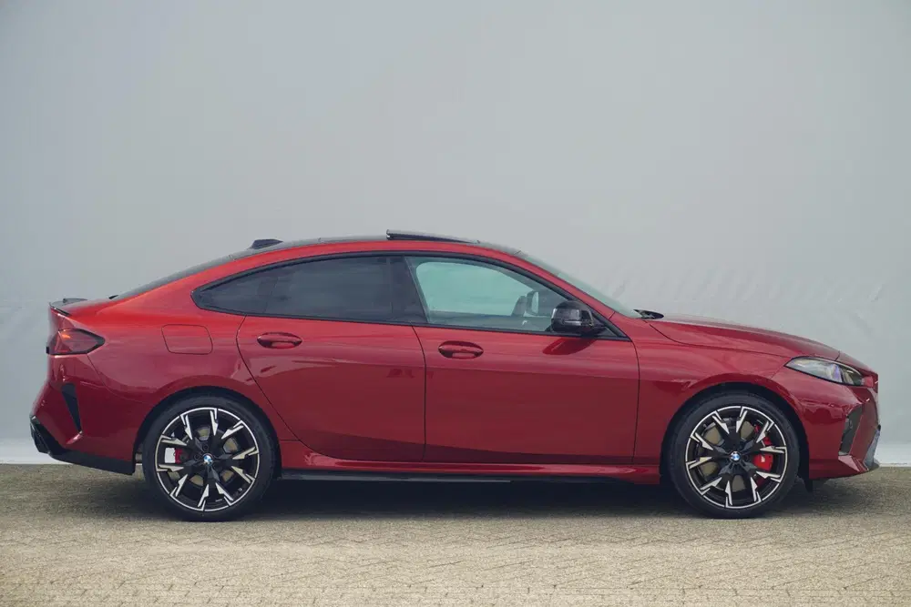 BMW 2-serie Coupé 220 High Executive uit 2026, foto 4