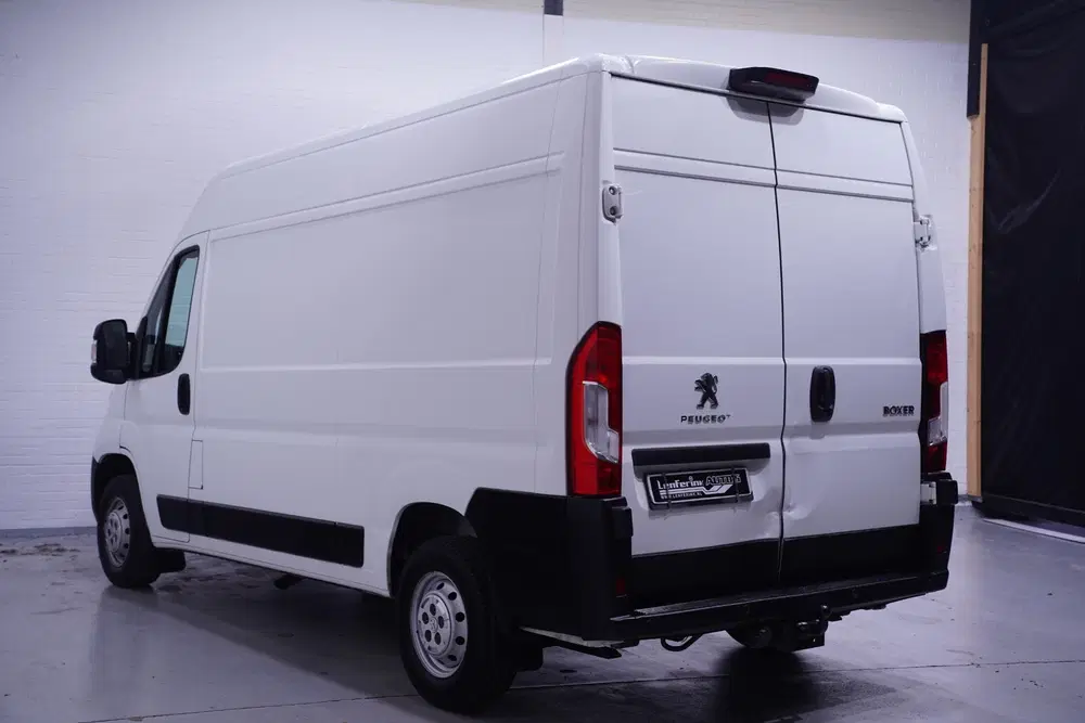 Peugeot Boxer 2.2 BlueHDi 140 pk L2H2 Premium Navi uit 2020, foto 3