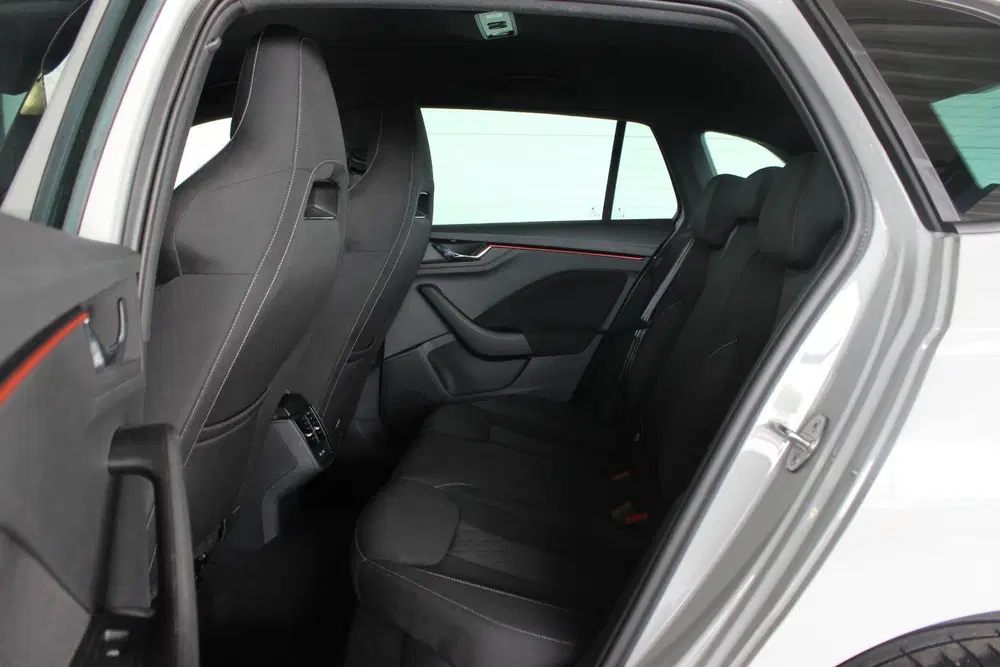 Skoda Scala 1.0 TSI Sport Business Steel Grey uit 2024, foto 5
